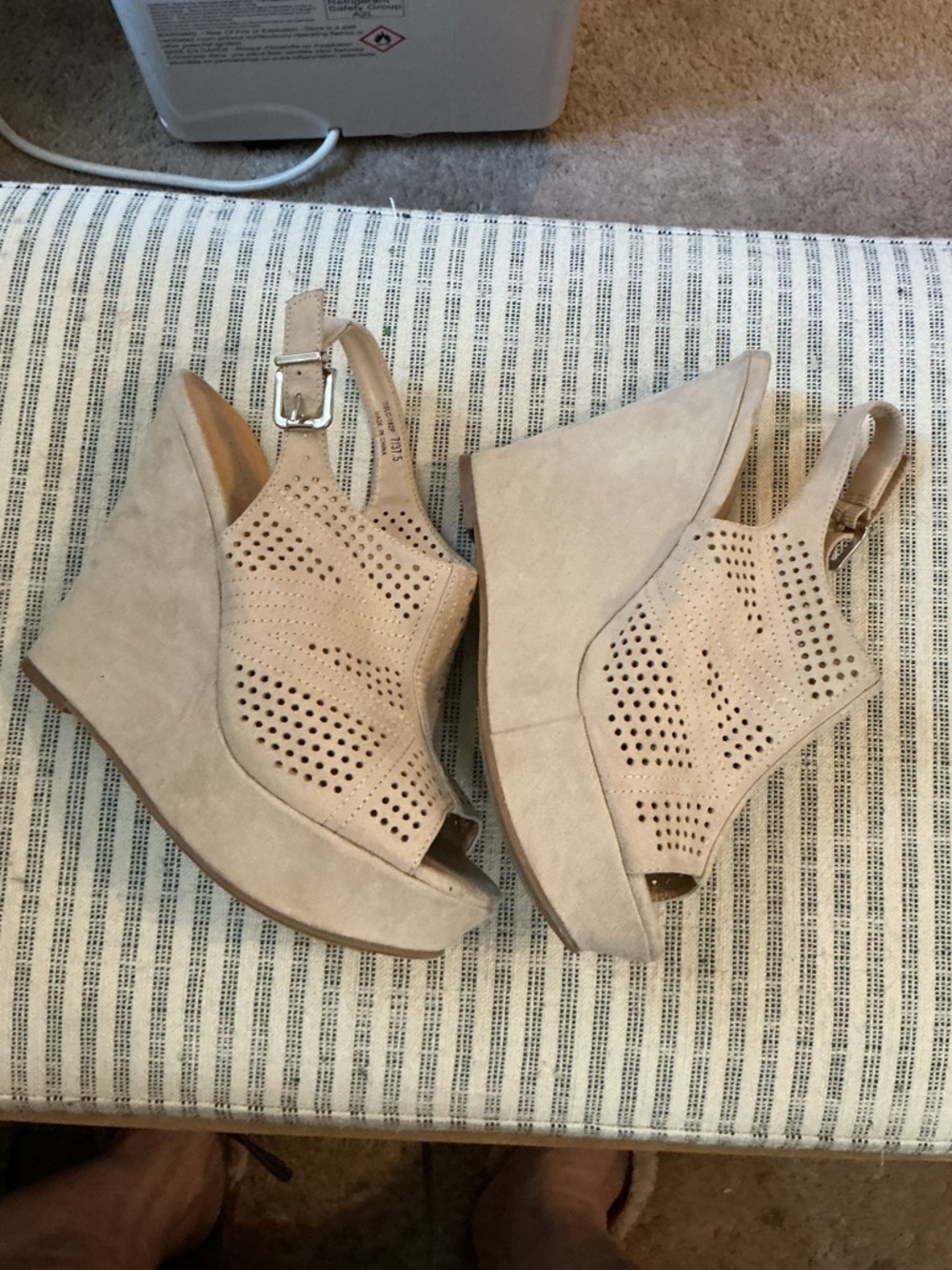 🌸Chinese Laundry Beige Perforated Suede Wedge Slingback Heels